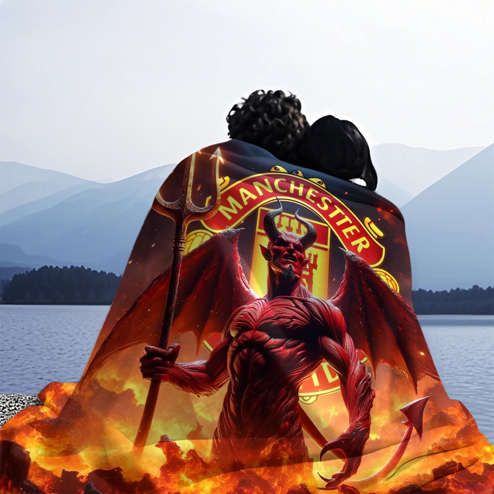 Manchester United Creative Design Football Club Blanket, Ultra-Soft Velvet Texture, Demon Pattern, Multiple Sizes, Ideal Gift for Fans