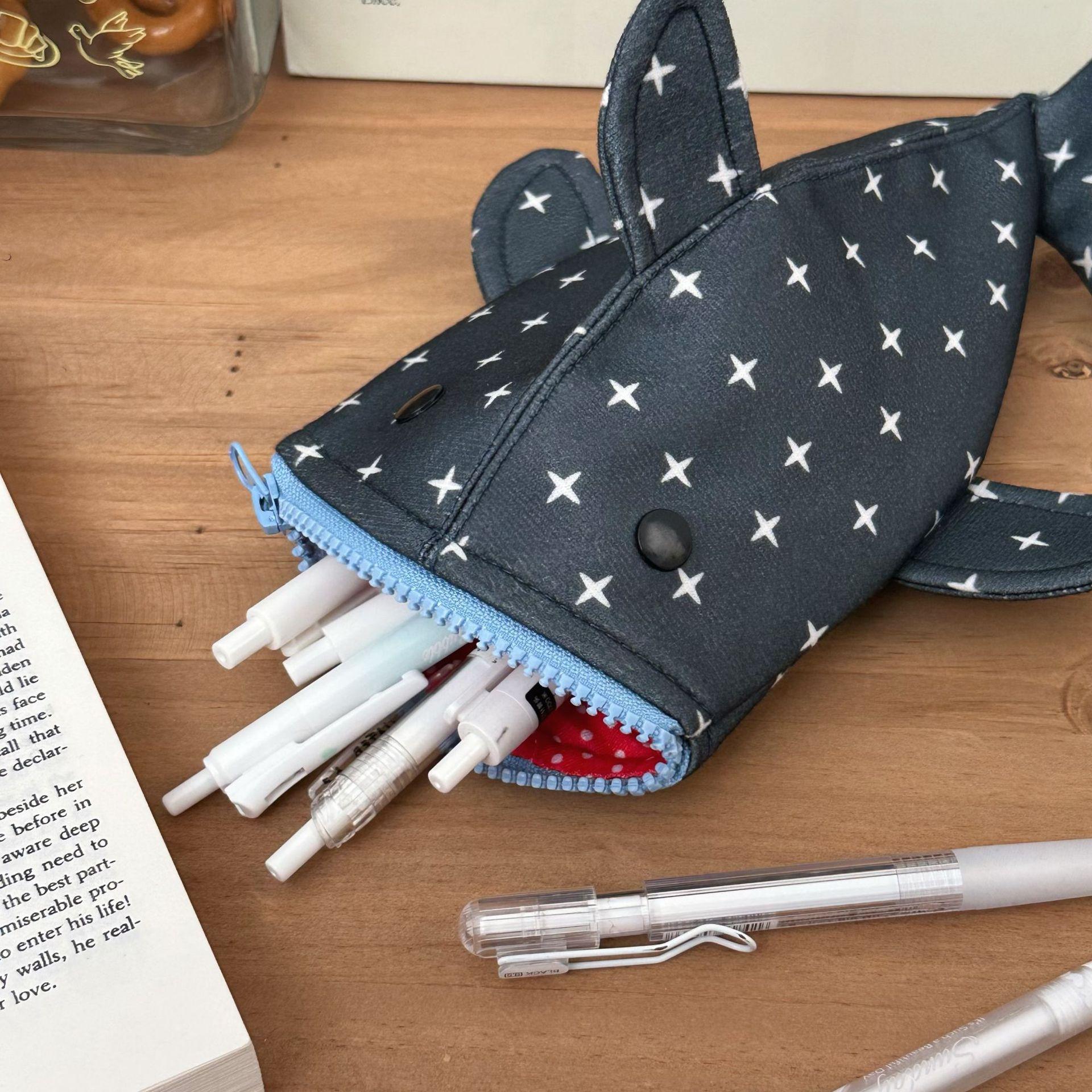 Cute Shark Zipper Pouch, Durable Multi-Functional Storage Bag, Organiser, Durable Storage Organizer, Perfect Christmas Gift for Boys & Girls, New Condition