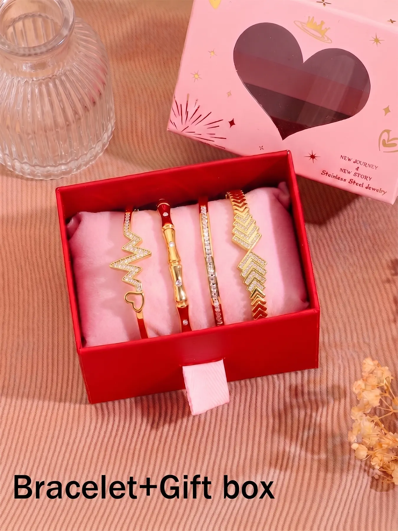 Four universal bracelets with a gentle Korean style, finely polished and equipped with advanced luster, suitable for various short sleeved and long sleeved outfits, worn on daily outings, easily creating a Korean female lead atmosphere