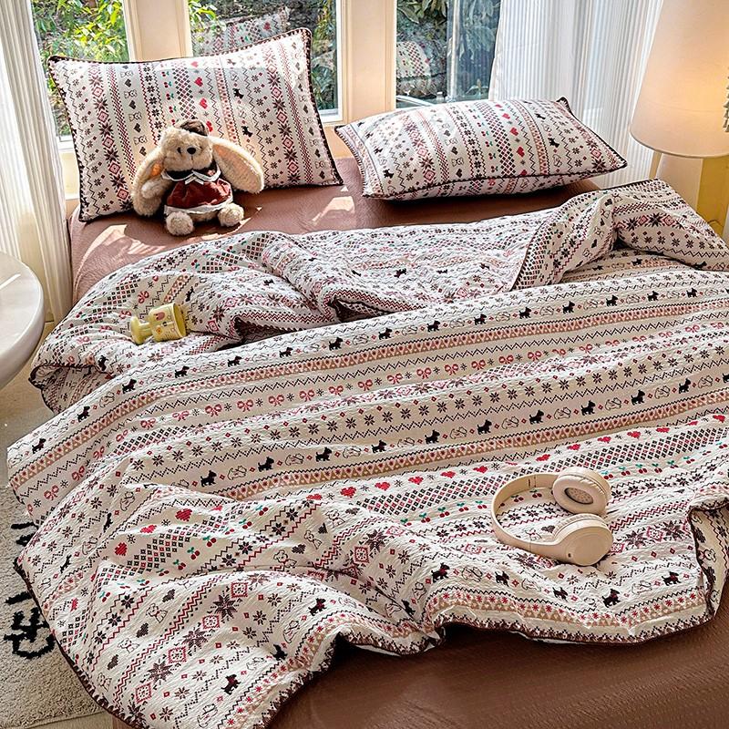 YHFYHF Nordic Style Lightweight Summer Quilt, Breathable Polyester Fiber Blanket, Ideal for Bedroom & Dormitory