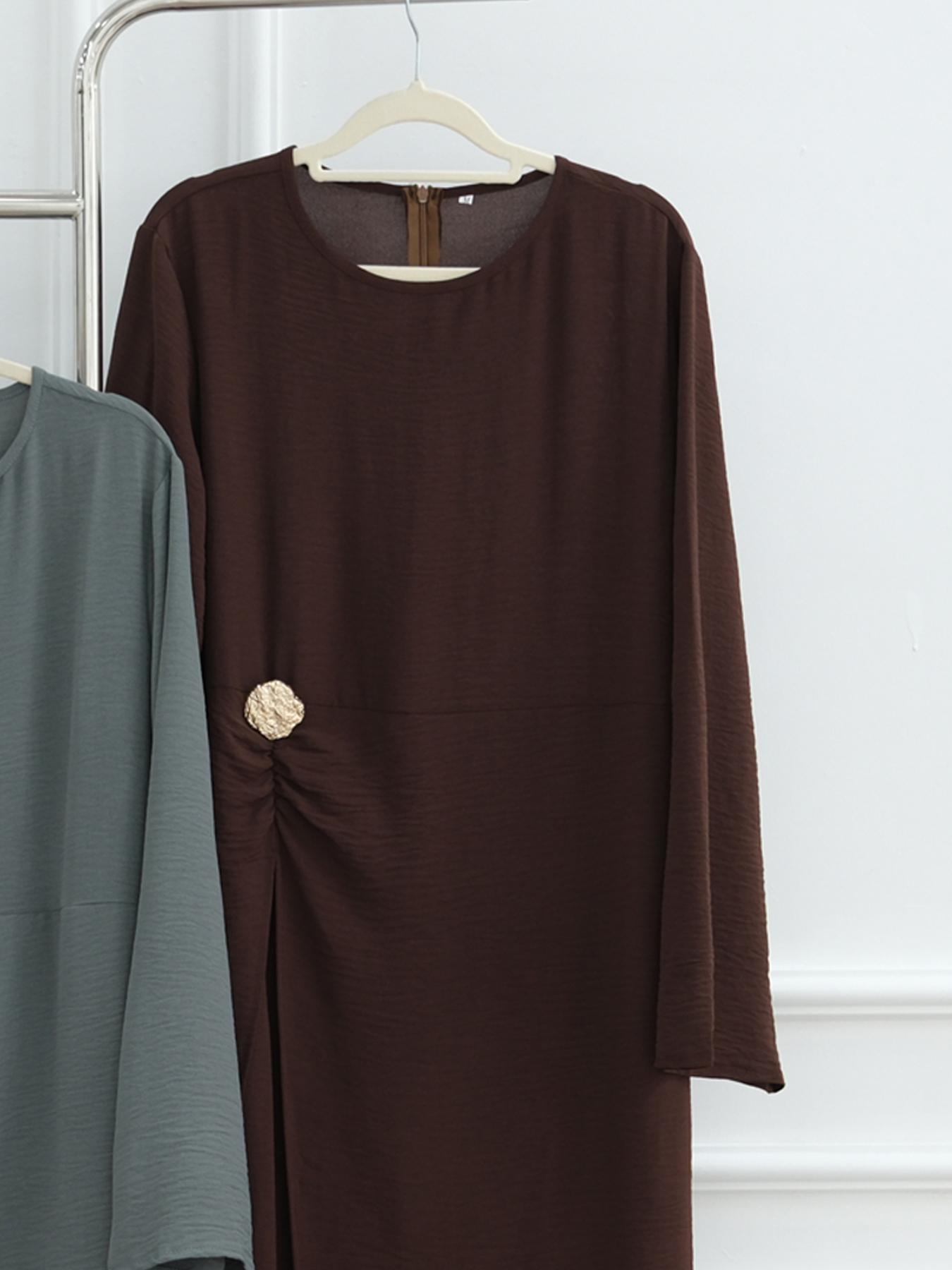 Muslim Women Plain Simple Dress with Back Tie, Waist Cinching, Decorative Buttons, Perfect for Friend Gatherings & Casual Occasions, Modest Muslim Outfits