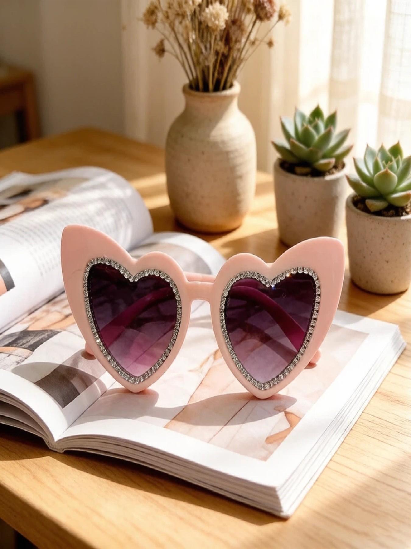 Rhinestone Heart Sunglasses, Perfect for Photoshoots, Dates, Music Festivals, Beach Vacations, Birthday Parties, Daily Wear