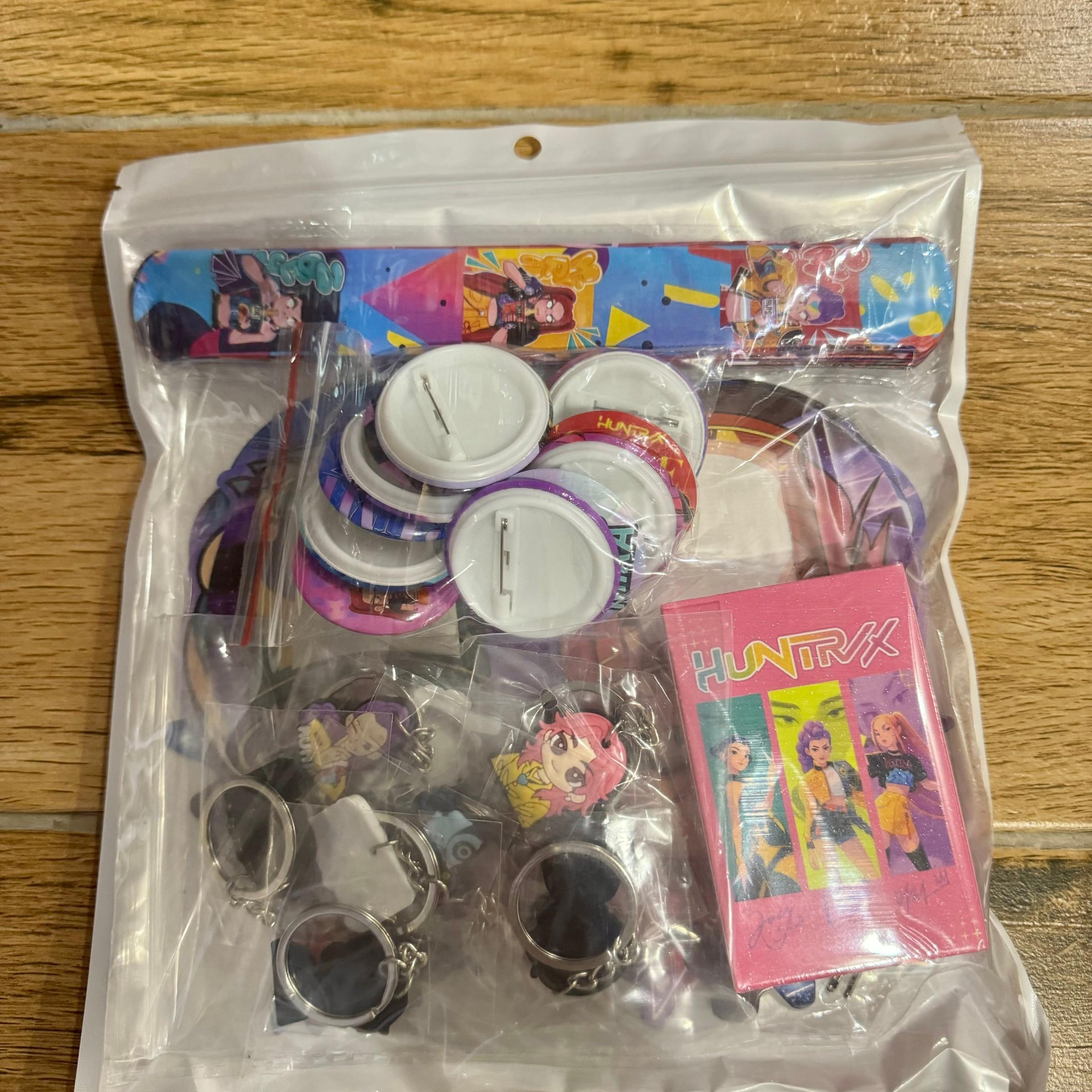Korean Cartoon Girl Group Birthday Party Gift Set, 5 Pieces, Includes Game Cards, Bracelets, Keychains, Party Glasses, Badges