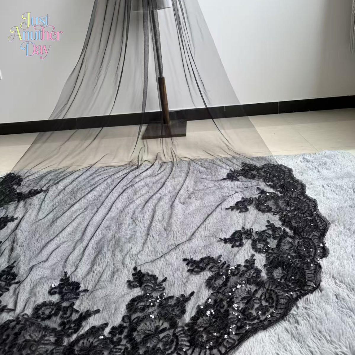 Luxury Sequin Lace Cathedral Wedding Veil Long Bridal Trailing Veil with Sparkling Gold-Trimmed Lace Perfect for Grand Church Ceremonies and Ball Gown Wedding Dresses