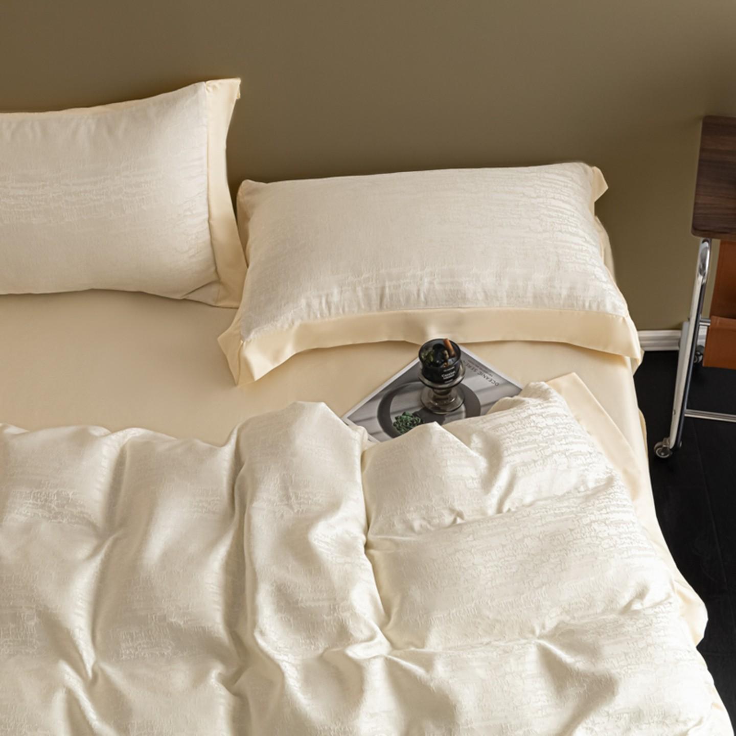 4pc Bedding Set, Soft Touch Jacquard Fabric, Simple Elegant Design, Includes Duvet Cover, Sheet, 2 Pillowcases, All Seasons