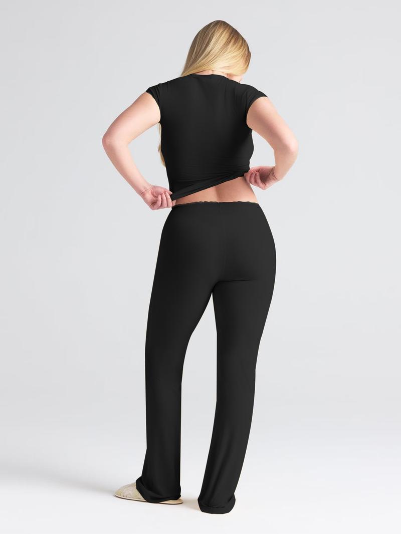 2026 Women's two-piece ribbed knit loungewear set, short-sleeved crop top, high-waisted flared pants, casual matching set, with lace trim on the cuffs