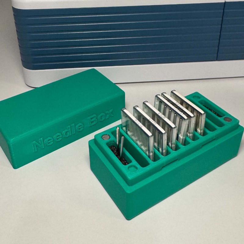 1pc Sewing Machine Needle Storage Case - Practical Organizer for Home Sewing Enthusiasts & Travelers, with 9 Dedicated Needle Slots + 2 Foam Insert Safety Compartments, Perfect for Sewing Conventions/Guild Meetings/Sewing Retreats, Ideal Halloween & Chris