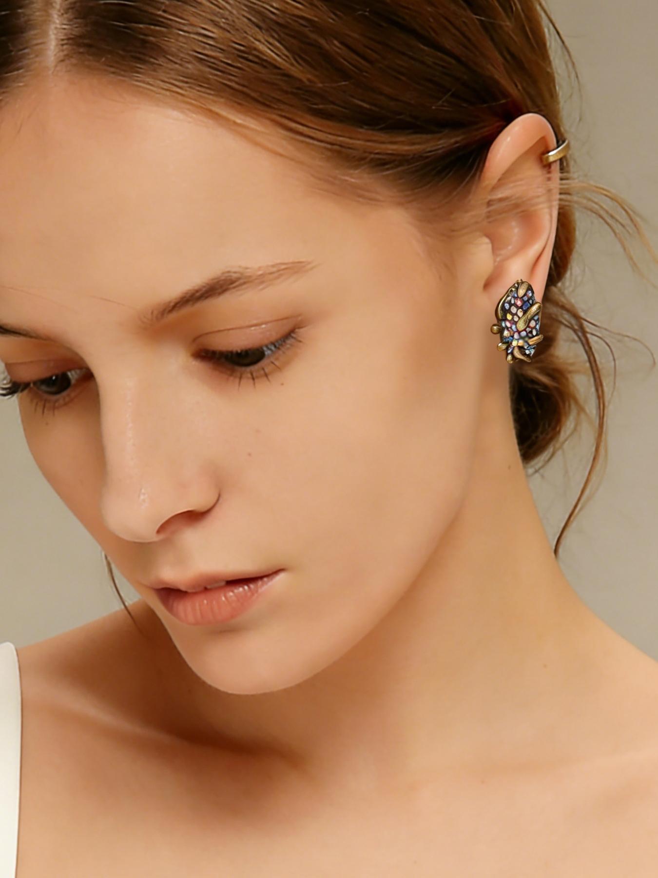 1 pair of retro and fashionable geometric earrings, suitable for daily commuting, vacation and dating, and also a surprising and exquisite small gift.