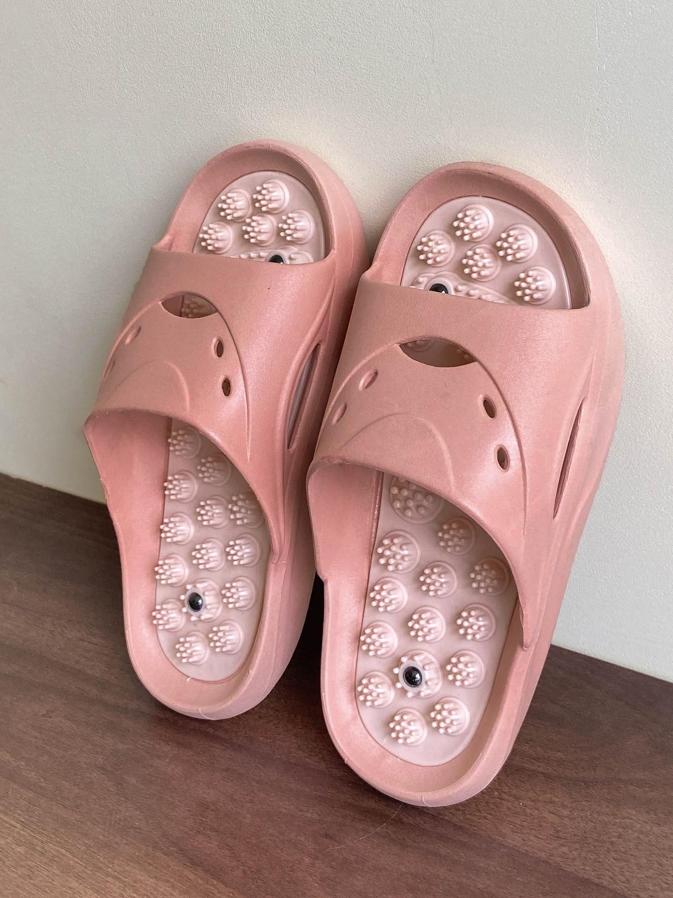 Trendy Thick Sole Women's Slippers, Comfortable Loose Fit, Home and Beach Use, Casual Patchwork Design, PU Leather, Eva Sole