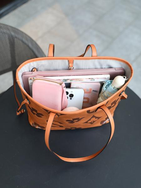 Women's Elegant Floral Embossed Tote Bag & Wristlet, Large Capacity Shoulder Bag, Fashionable Handbag Set for Daily Use