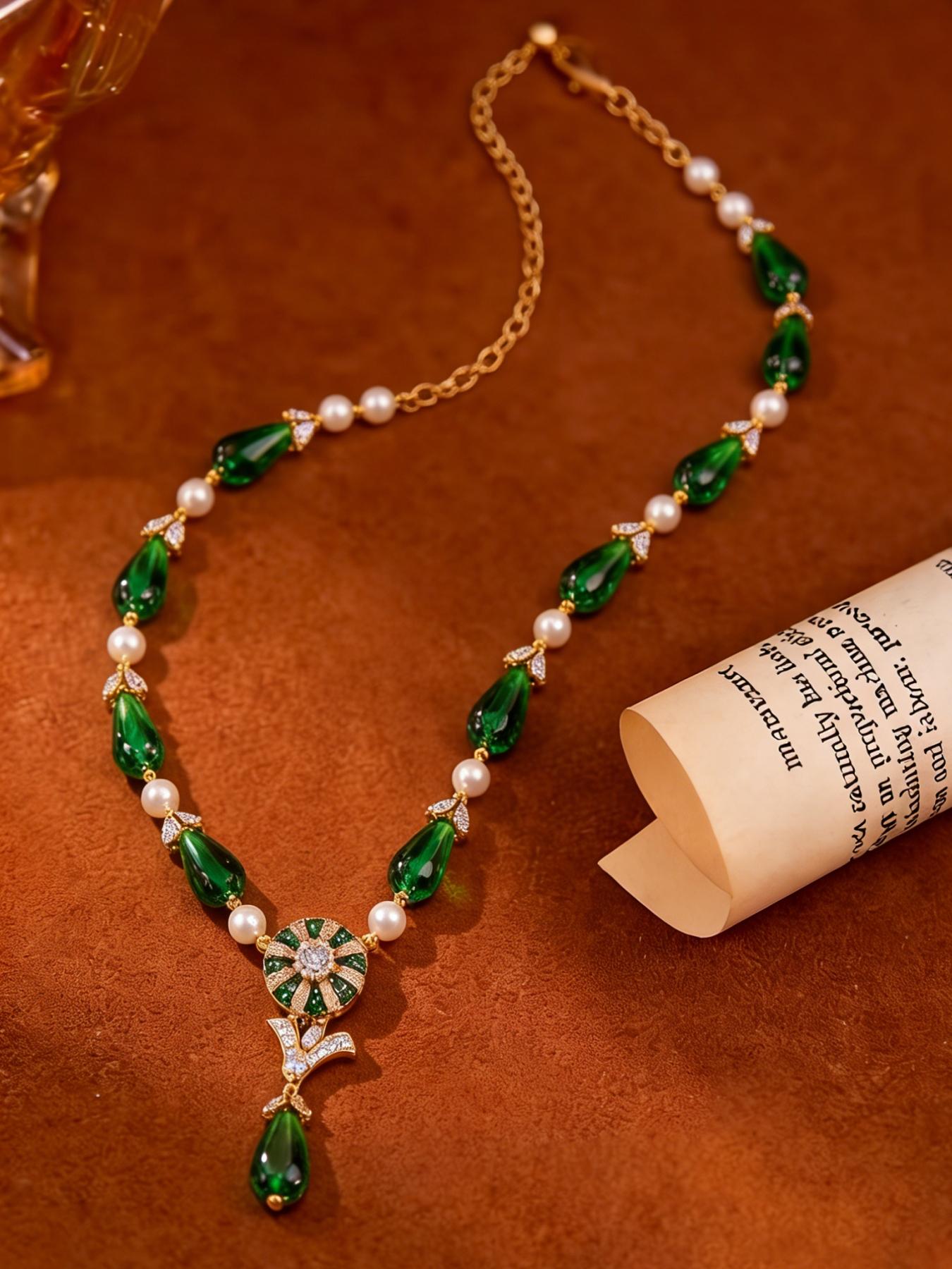 A vintage green teardrop-shaped gemstone and pearl alternating necklace, suitable for daily commuting, vacation, and dates, and also a delightful and exquisite small gift.