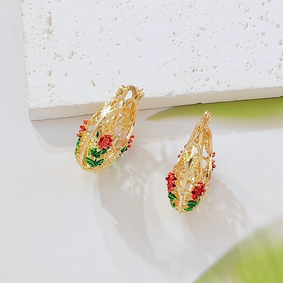 European‑Style Virgin Mary Enamel Hoop Earrings, Gold‑Plated Hollow Ear Rings With Colorful Red‑Green Rose Patterns, Fashion Retro Ear Jewelry For Daily Matching And Party Occasion Styling