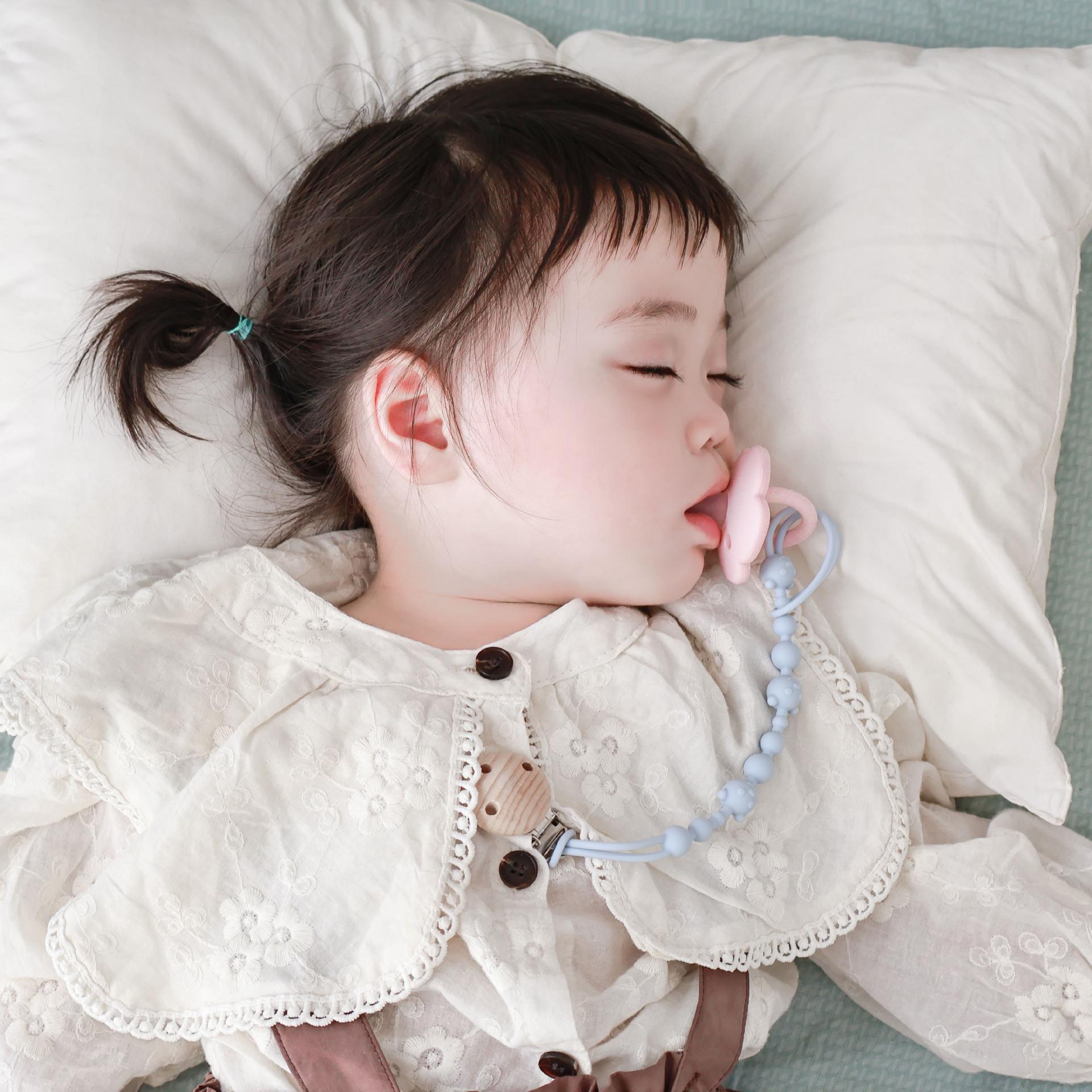 Baby Pacifier Chain, Anti-Drop Silicone Soother Strap, One-Piece Design, Comfortable Teething Relief, Safe & Durable Baby Accessory