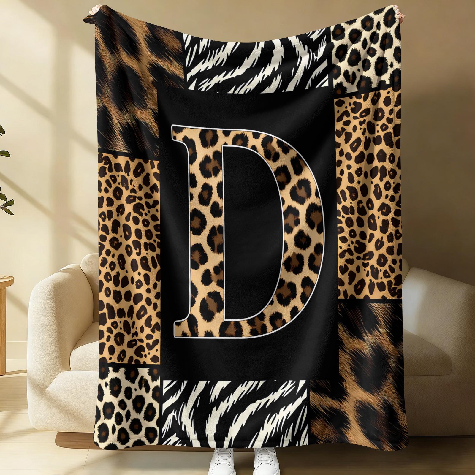 26 Letters Leopard Print Flannel Blanket, Soft & Comfortable, Warm & Breathable, Perfect for Couch Bed Recliner, Stylish Alphabet Printed Flannel Throw, Suitable for Bedroom Living Room Dorm, All-Season Cozy Gift Blanket