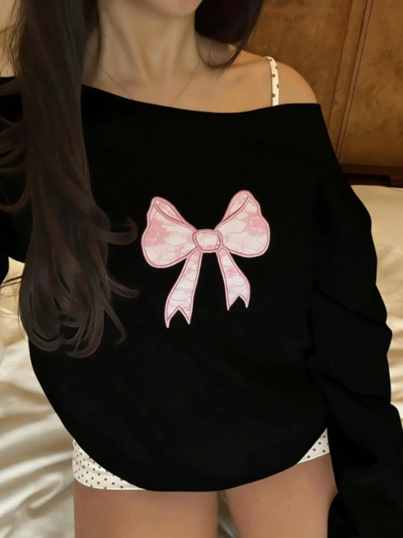 Off Shoulder Pink Lace Bow Embroidery Graphic Sweatshirt, Coquette Aesthetic Oversized Long Sleeve Pullover, Slant Neck Loose Fit Cute Soft Girl Casual Daily Streetwear Tops For Women