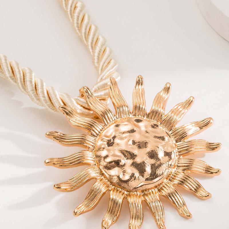 Sun Necklace Golden Sunflower Beach Length Adjustable Clavicle Chain Fashion Accessories