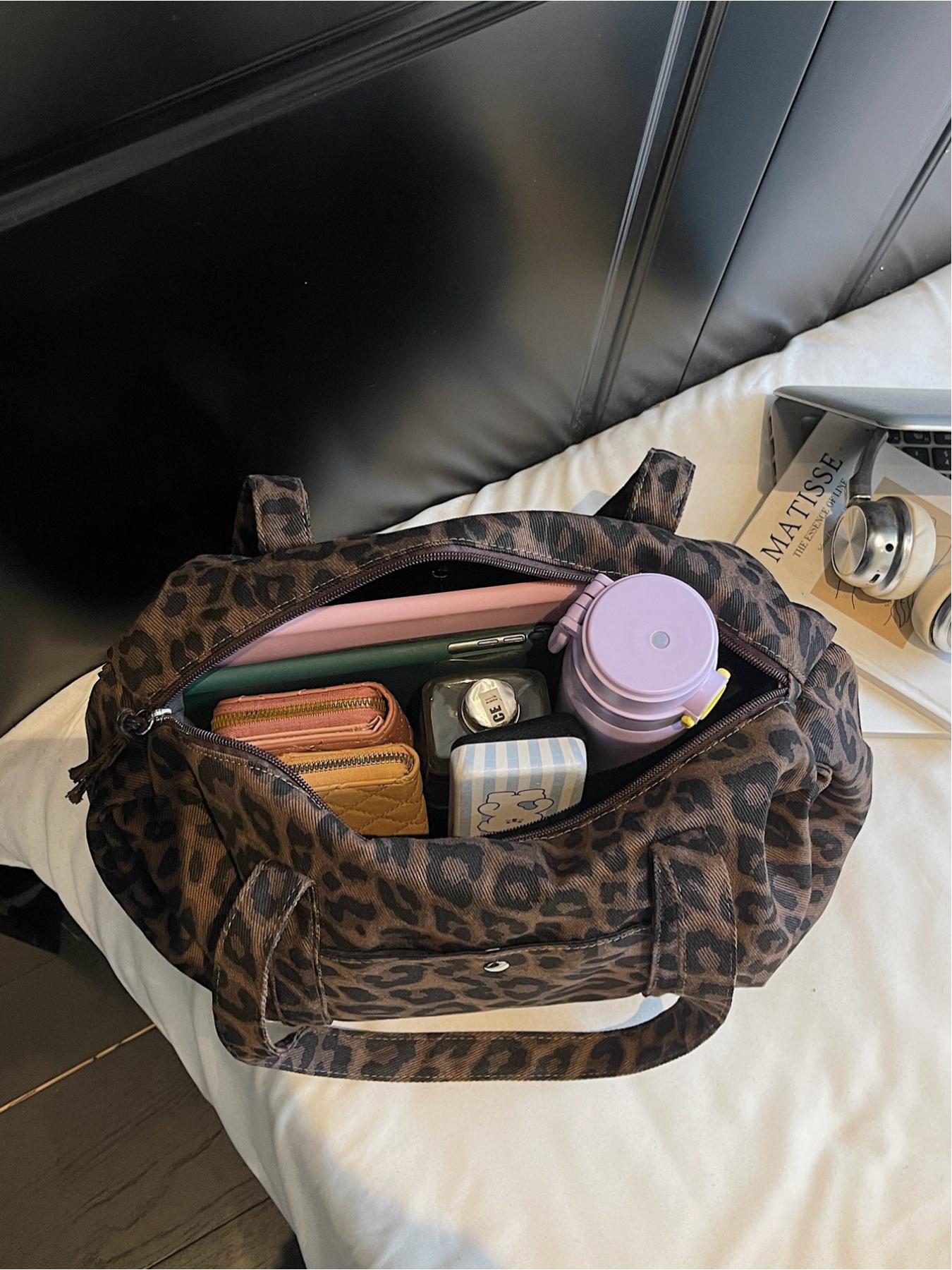Large capacity denim leopard print luggage bag, made of tough fabric suitable for urban life, with non glaring prints, niche design, versatile tote bag, convenient sports bag, Denim shoulder satchel