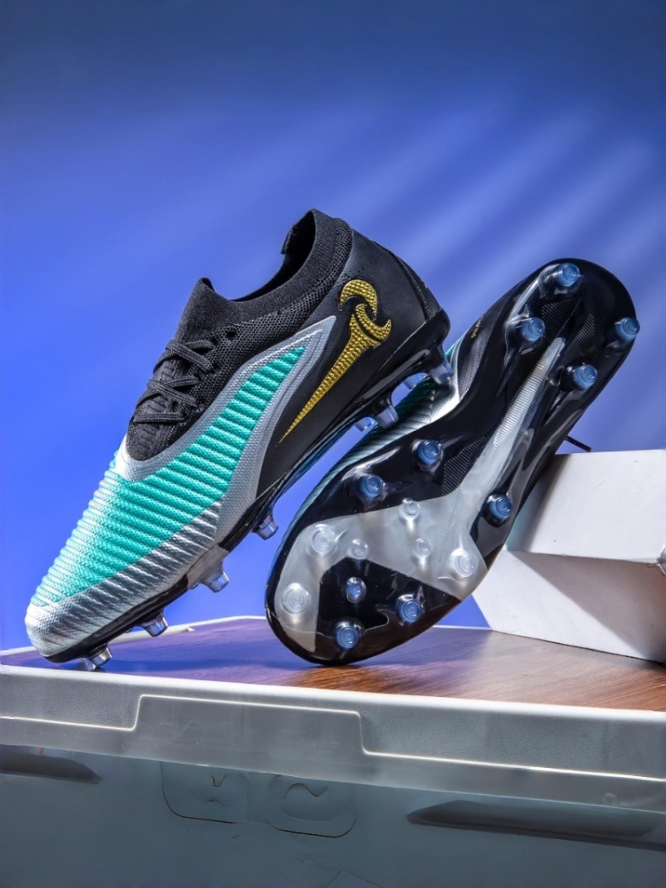 1 Pair Unisex Professional Football Shoes TPU Long Studs Crystal Outsole Seamless Upper Fast Direction Change Precise Ball Control For Match Training