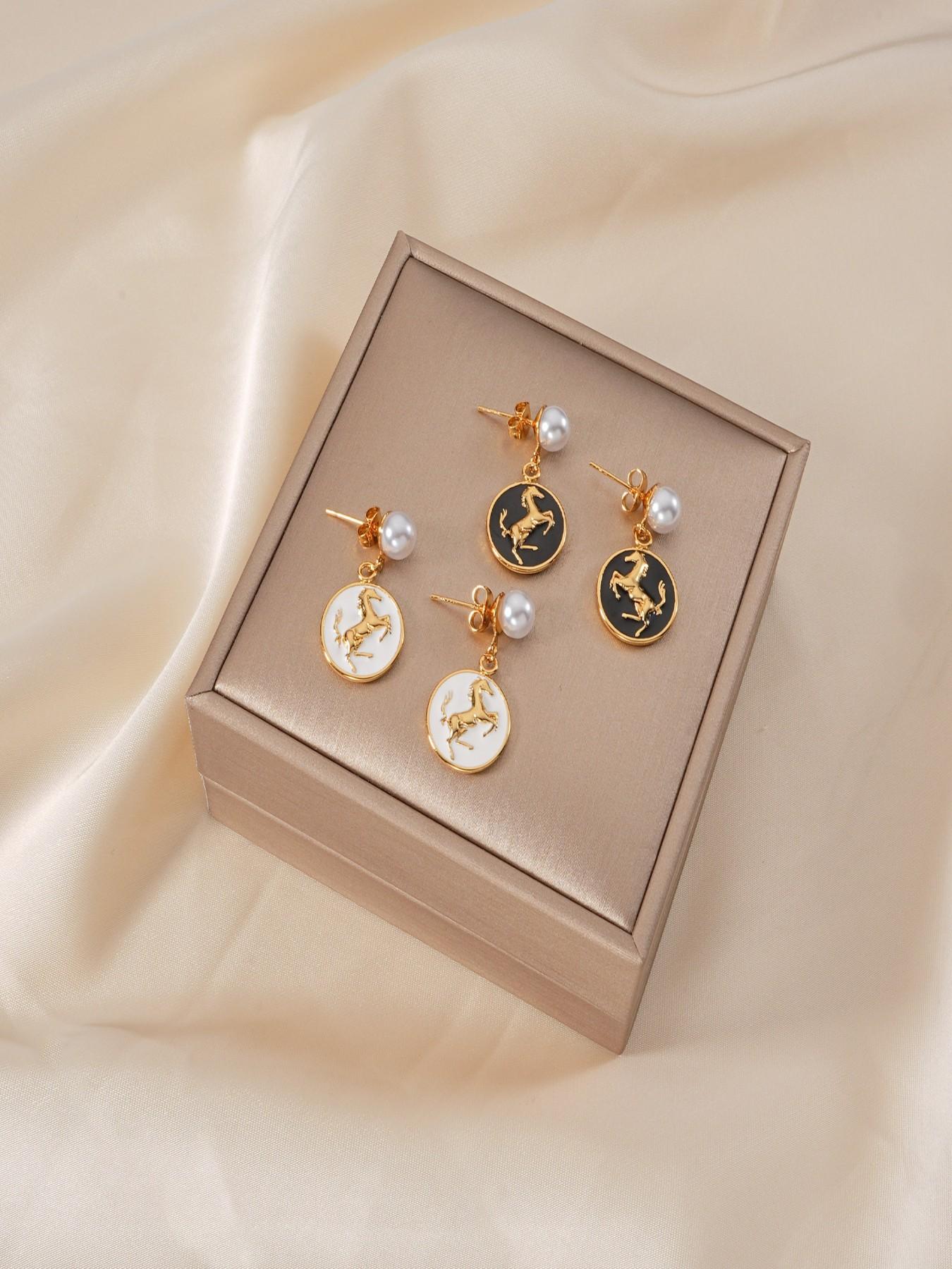 Chic 18k Gold Plated Hoop Earrings Set, Stainless Steel Horse Shape Design, Elegant Fashion Jewelry for Women, All Seasons