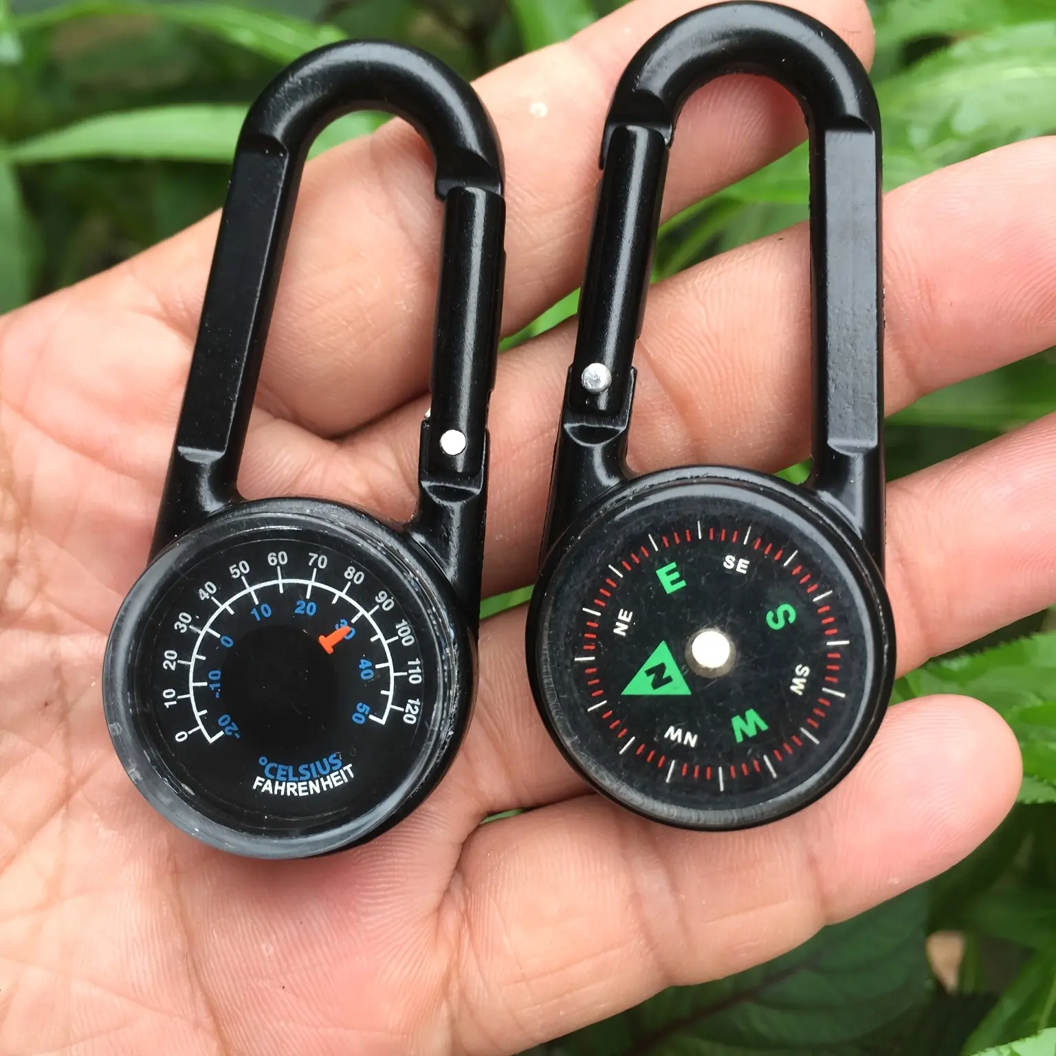 Double-Sided Compass Thermometer Keychain - Zinc Alloy Portable Quick-Hanging Outdoor Pendant, Compact Outdoor Gear with Dual Function, Sturdy Construction, No Battery Required for Camping, Hiking