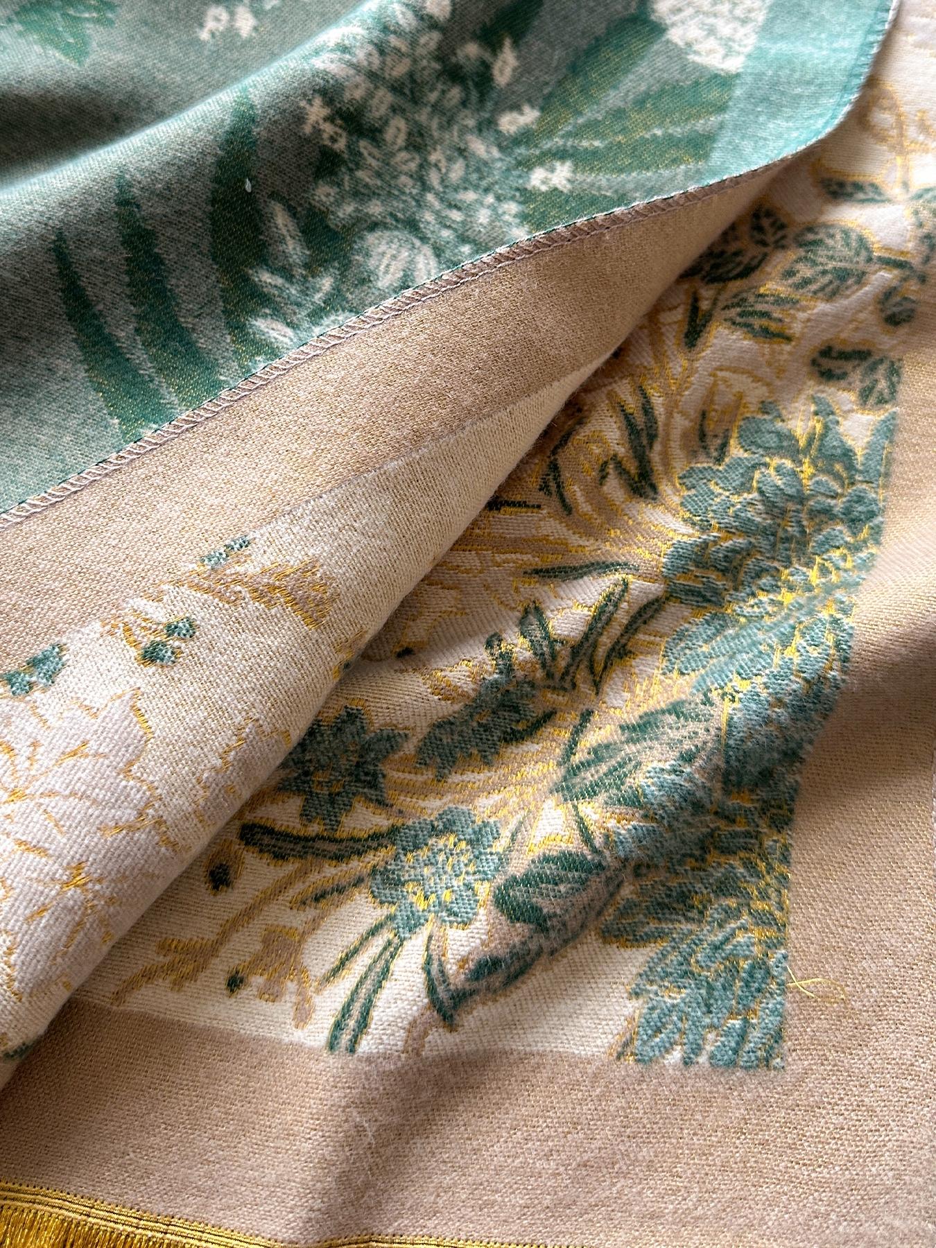 Women's Floral Print Shawl, Soft Warm Woven Fabric, Soft Texture, Casual Fitted Design, Perfect for Fall & Winter, Modern Fashion Accessory