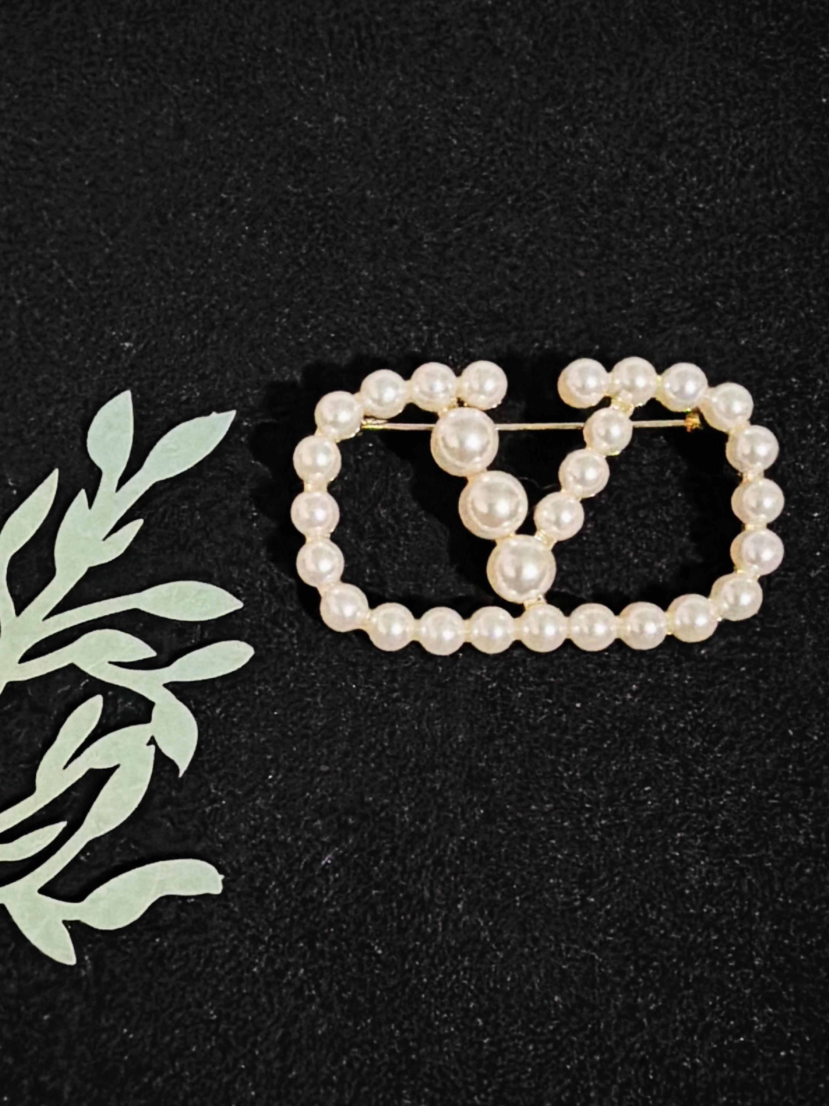 Women's Lapel Pin, European Style Graphic Large Coat Decoration, Lightweight Luxury Small Fragrance Brooch, Western Accessory, Unique Aesthetic