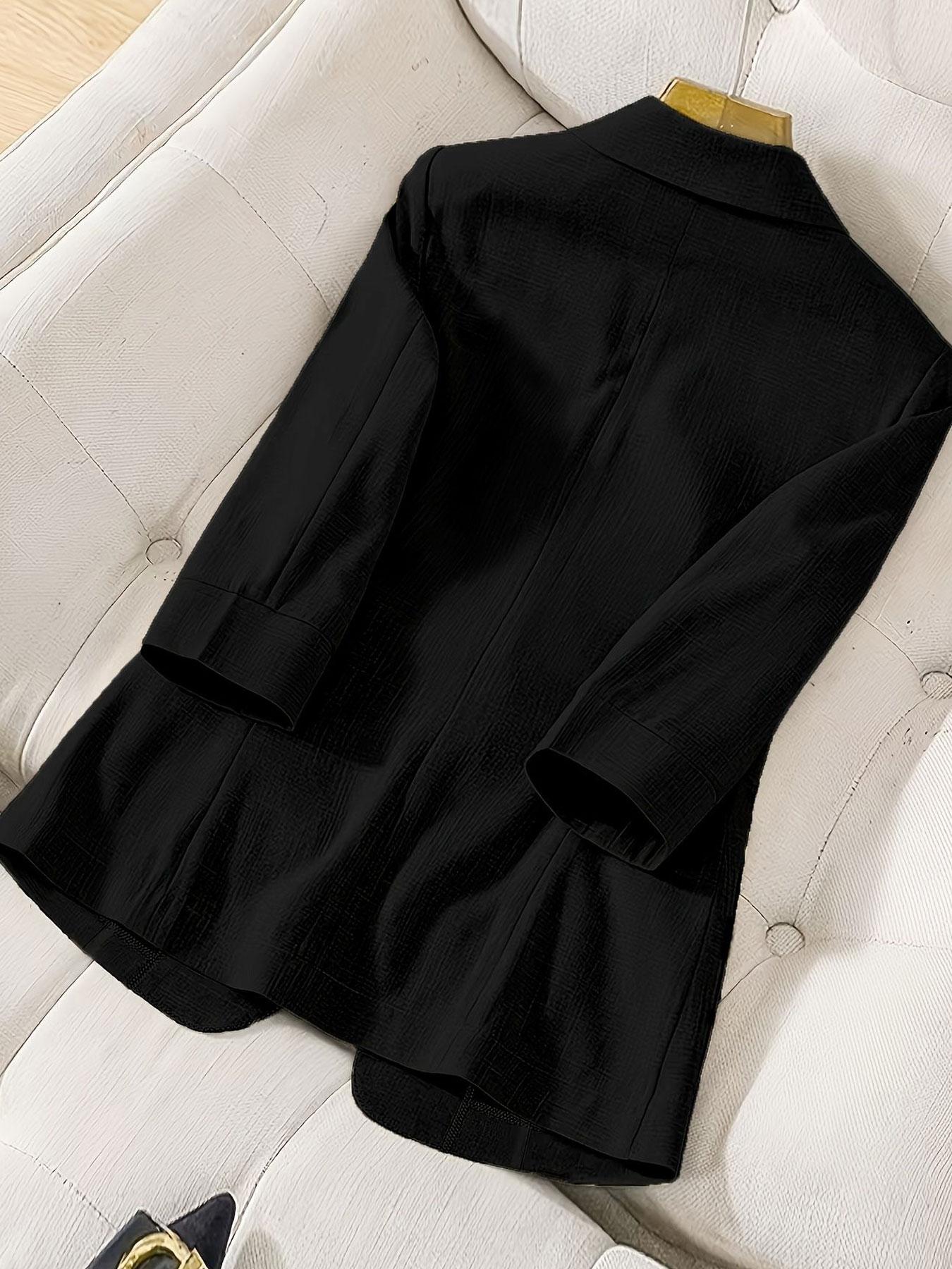 A women's solid color lapel single-breasted single-button mid-length sleeve double-pocket stylish blazer, suitable for spring and summer, appropriate for the workplace and daily wear.