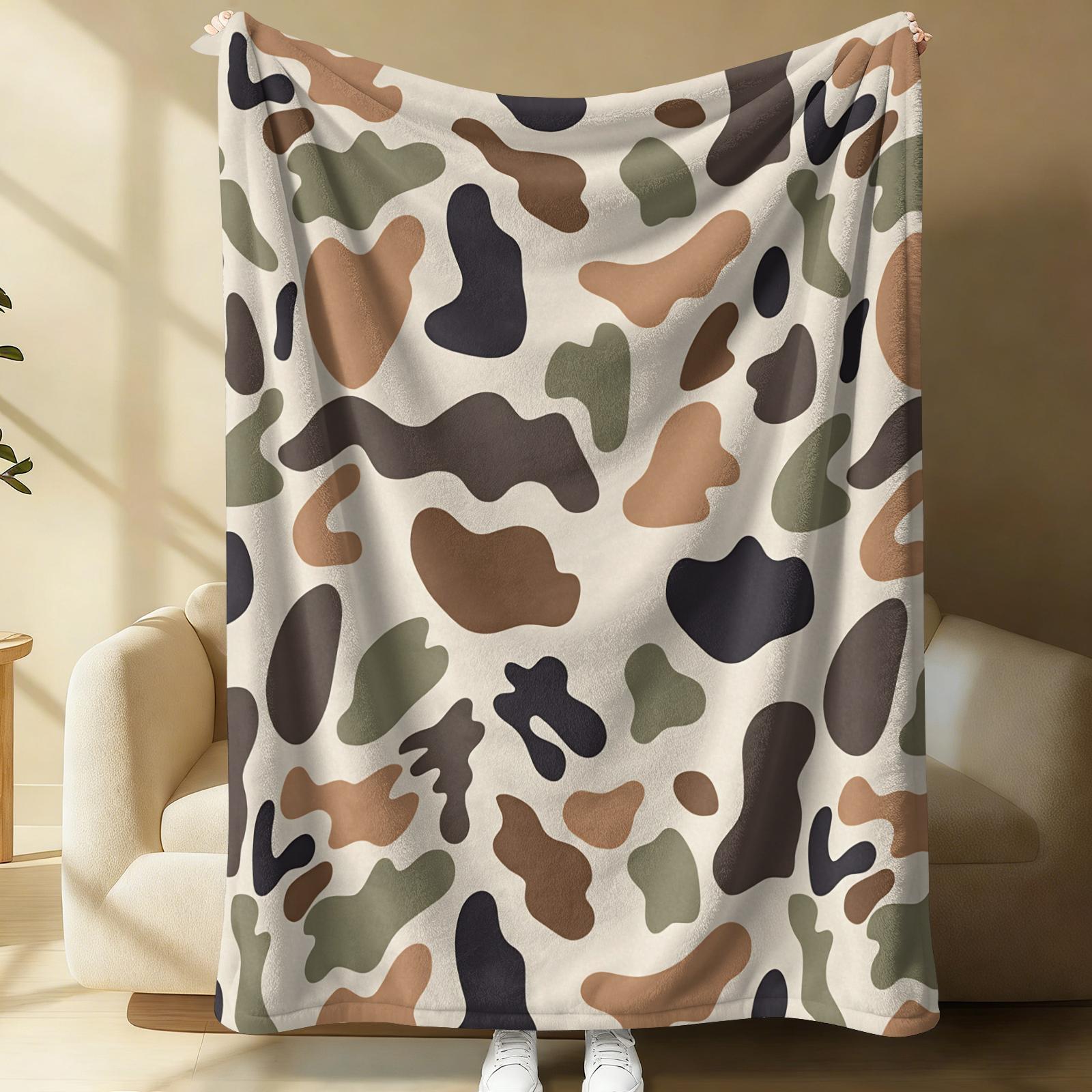 Multicolor Retro Camouflage Print Flannel Throw Blanket, Abstract Camo Pattern Blanket for Summer Air Conditioner Room, Lightweight Cozy Blanket for Bed Sofa Cover Office Nap Car Camping Travel