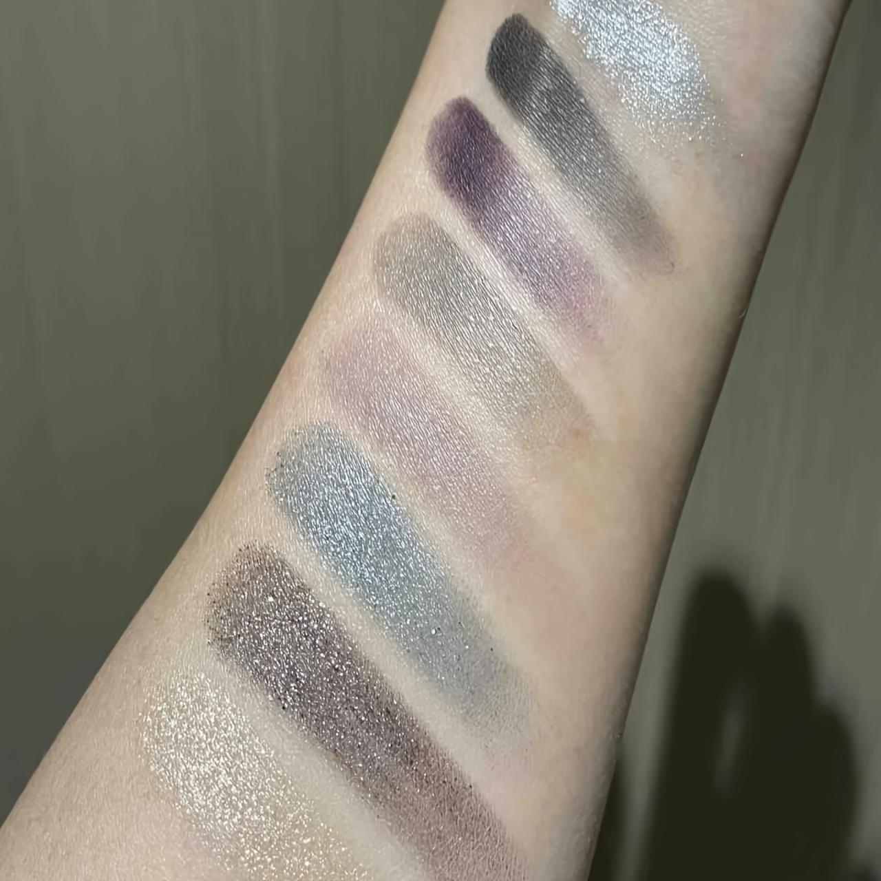 42 Color Eyeshadow Palette, Long Lasting Matte & Shimmering Finish Eye Shadow Makeup Palette, High Pigmented Eyeshadow Powder for All Styles, Cosmetic, Multicolor Eyeshadow Palette, Highly Pigmented Palette