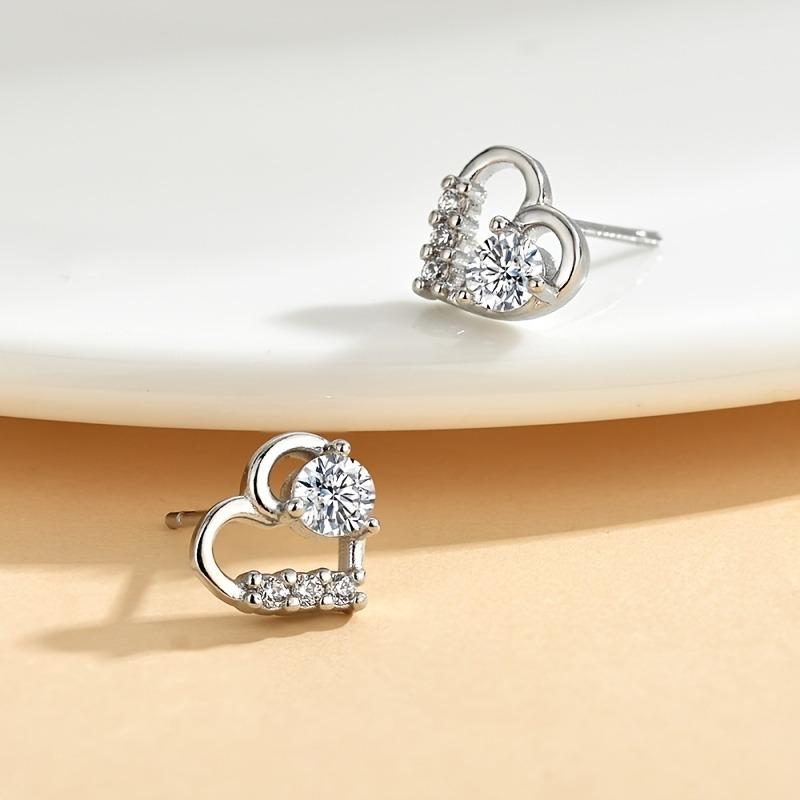 1 Pair of Women'S Silvery Heart-Shaped Earrings, Copper Inlaid with Synthetic Zirconia, Fashionable, Luxurious, And Noble, Suitable for Female Friends' Celebrations, Parties, And Banquets, Valentine'S Day/Christmas/New Year Party Gifts