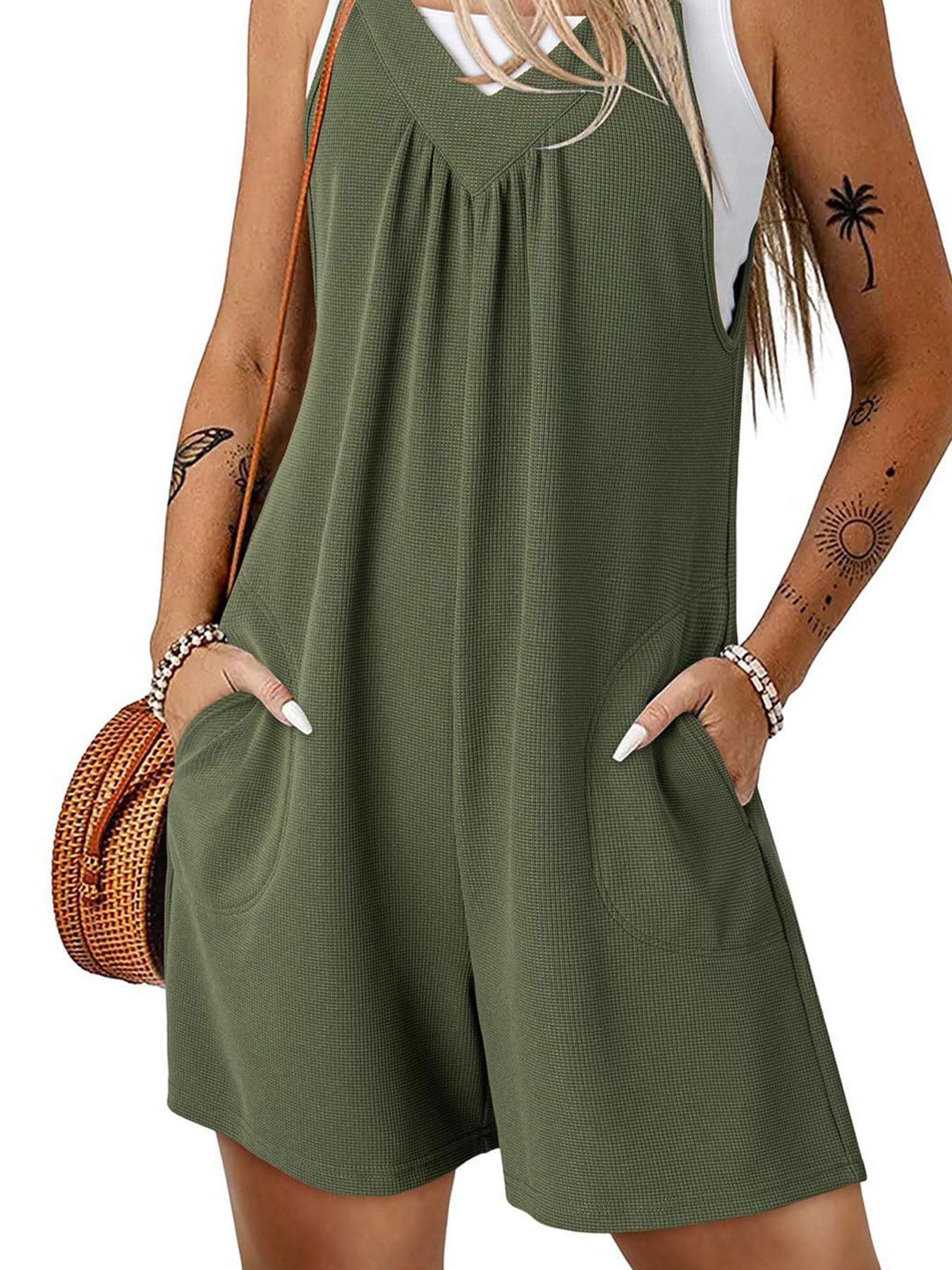 A solid color, sleeveless, waffle-knit, side-pocket, straight-leg, three-quarter-length overalls with straps suitable for summer, suitable for daily commuting, home, dating.