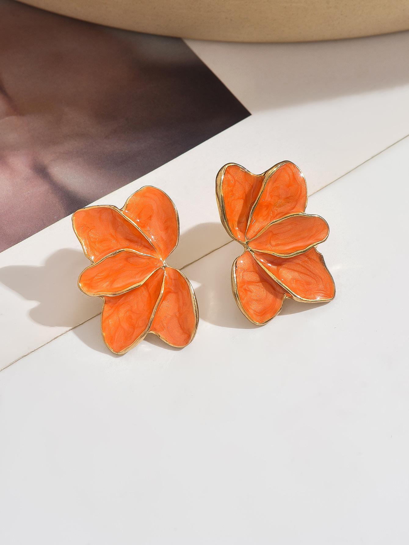 Country-style, fresh and sweet, colorful flower petal stud earrings, elegant dopamine-shaped flower drop earrings, leaf-shaped earrings