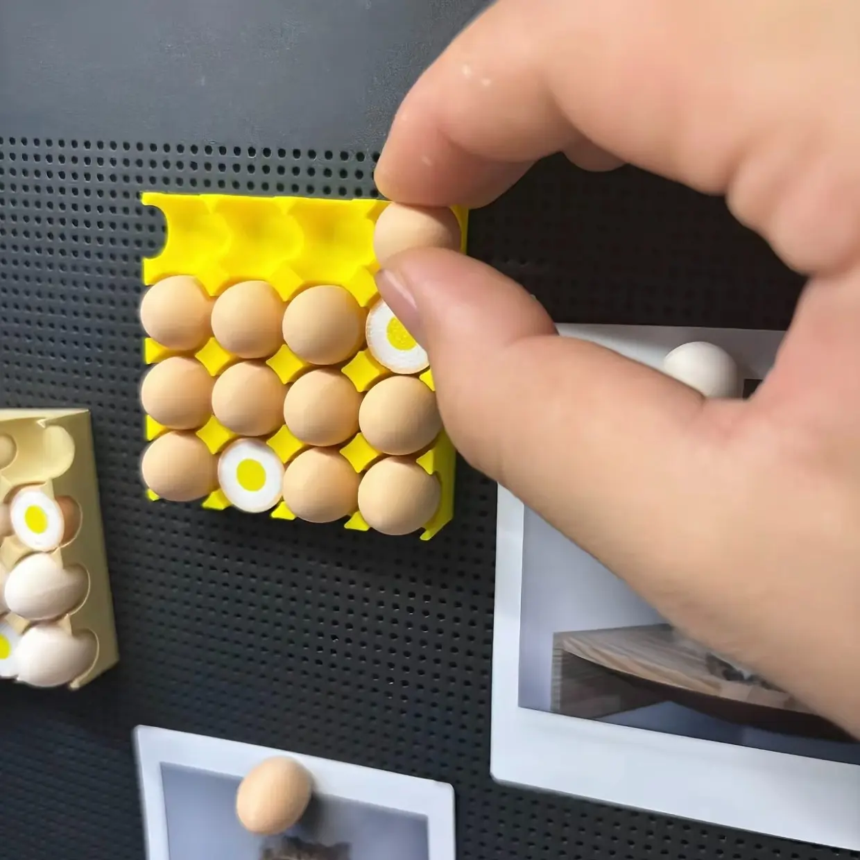 Egg Holder Refrigerator Magnet Sticker, Self-Adhesive Magnetic Photo Memo Paper, Perfect for Instant Photos and Notes, Convenient Kitchen Accessory, Photo Magnets, Fridge Magnet