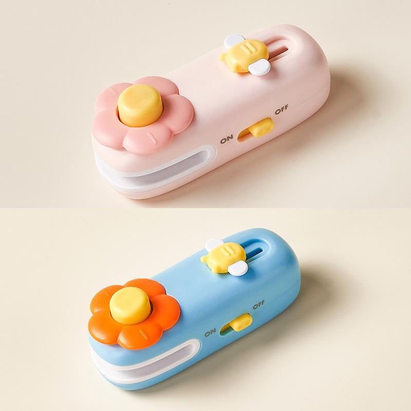Mini sealing machine Small household sealing machine Hand pressure sealing machine Snack bag Magnetic attraction
