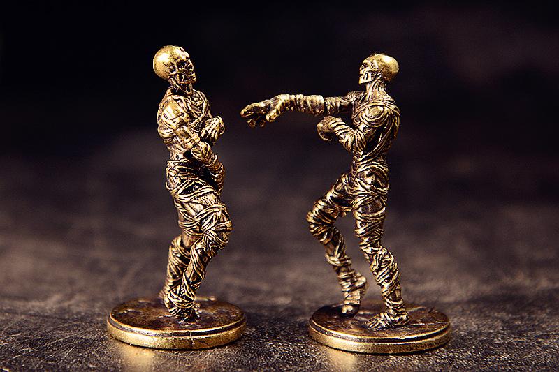 Brass Made Zombie Statue Corpse Shape Figurine Vintage Golden Metal Walking Dead Miniature Display with Base Home Decor Ornament