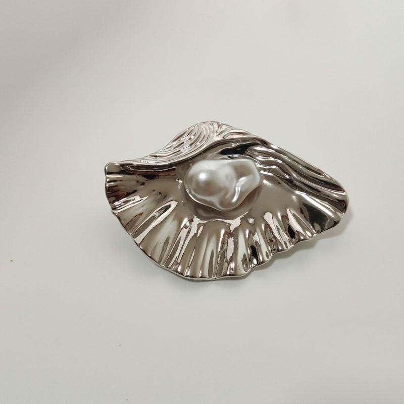 French Vintage High-End 3D Metal Shell Brooch, Unique Design Fashion Accessory, Jacket Flower Pin, Stylish Clothing Embellishment