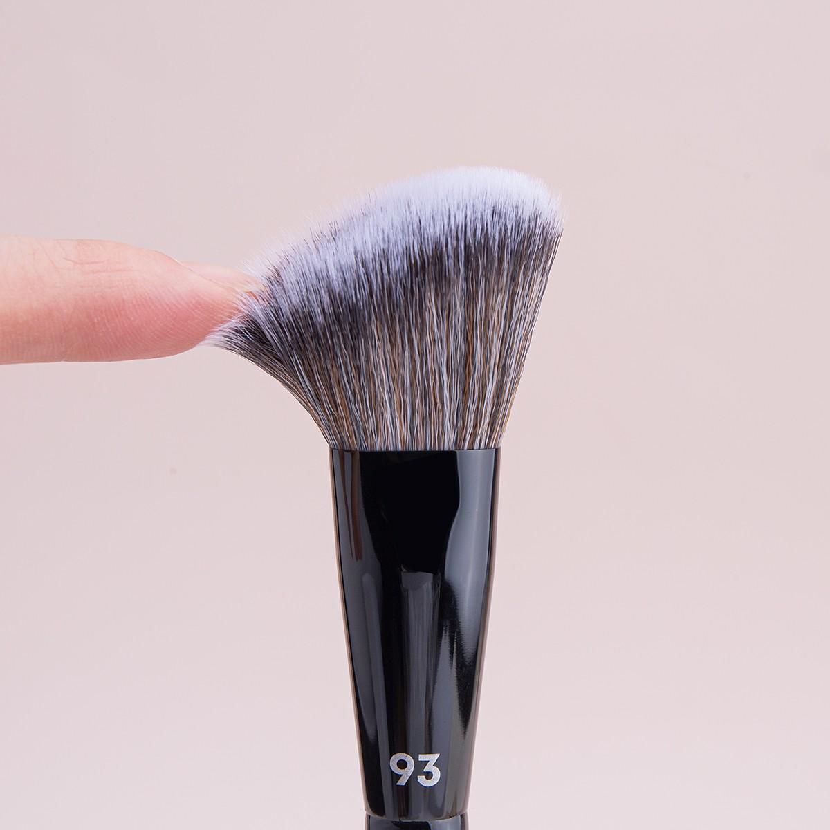 1PCS 93 # Angled Blush Brush Pro Cream Powder Liquid Blusher Makeup Brushes High Quality  Angled Blusher Silhouette Makeup Tool