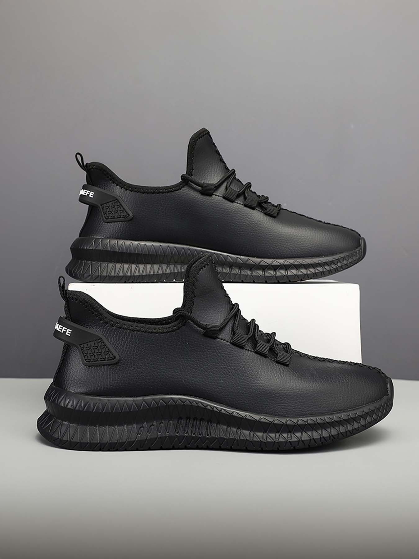 Men's Flyknit Sneakers, Breathable Lightweight Soft-Soled Athletic Casual Shoes, Suitable for Daily Wear