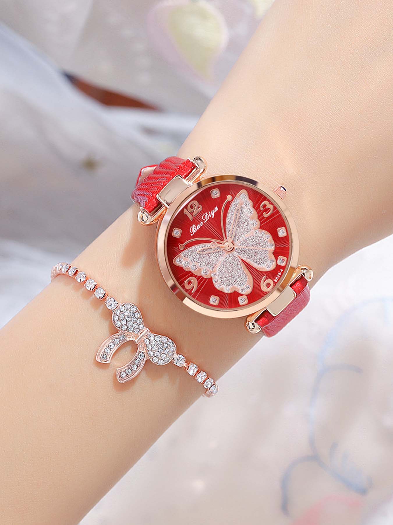 2-piece/Set Fashionable Minimalist Ultra-Thin Women's Butterfly Silver Powder Quartz Watch Leisure Leather Pin Buckle Watch Set