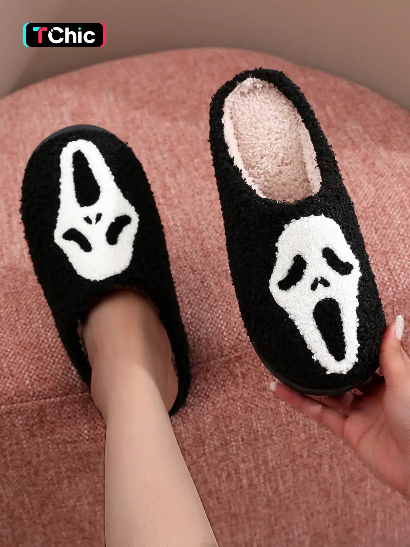 Punk Skull Embroidered Plush Slippers for Men and Women, Cool Slippers, Warm Fuzzy House Slippers, Soft Comfortable Indoor Shoes for Fall and Winter, Spooky Season Ideal Halloween Gift, Home Footwear, Bedroom Slippers