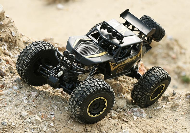 Oversized four-wheel drive alloy remote control car off-road vehicle climbing monster truck high-speed racing boy charging toy car