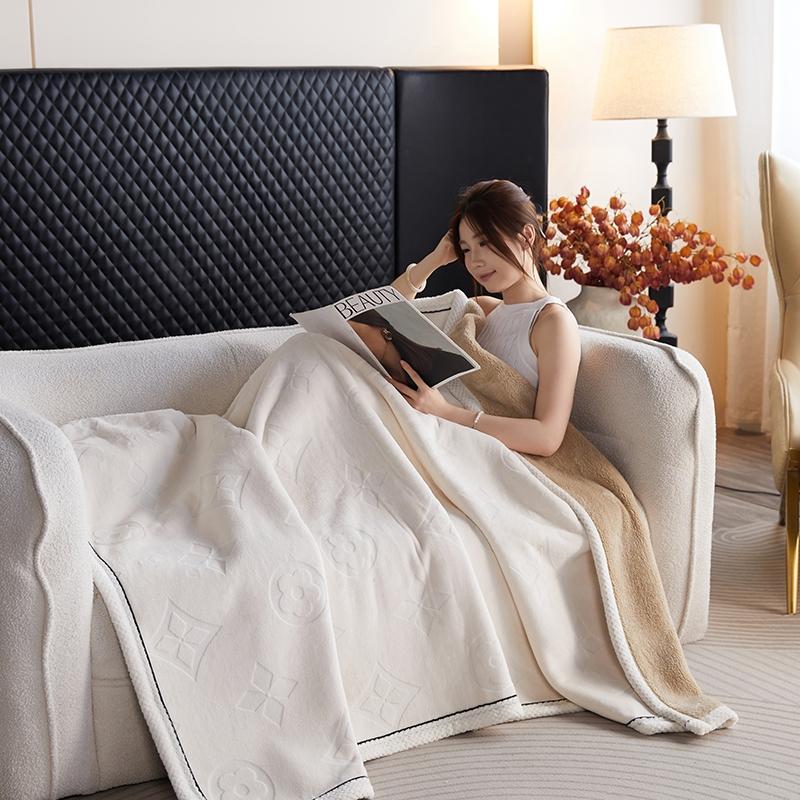 1pc Milk Wool Embroidered Arctic Velvet Blanket, Dual Layer Thick Composite, Warm Comfortable, Suitable for Sofa and Bed