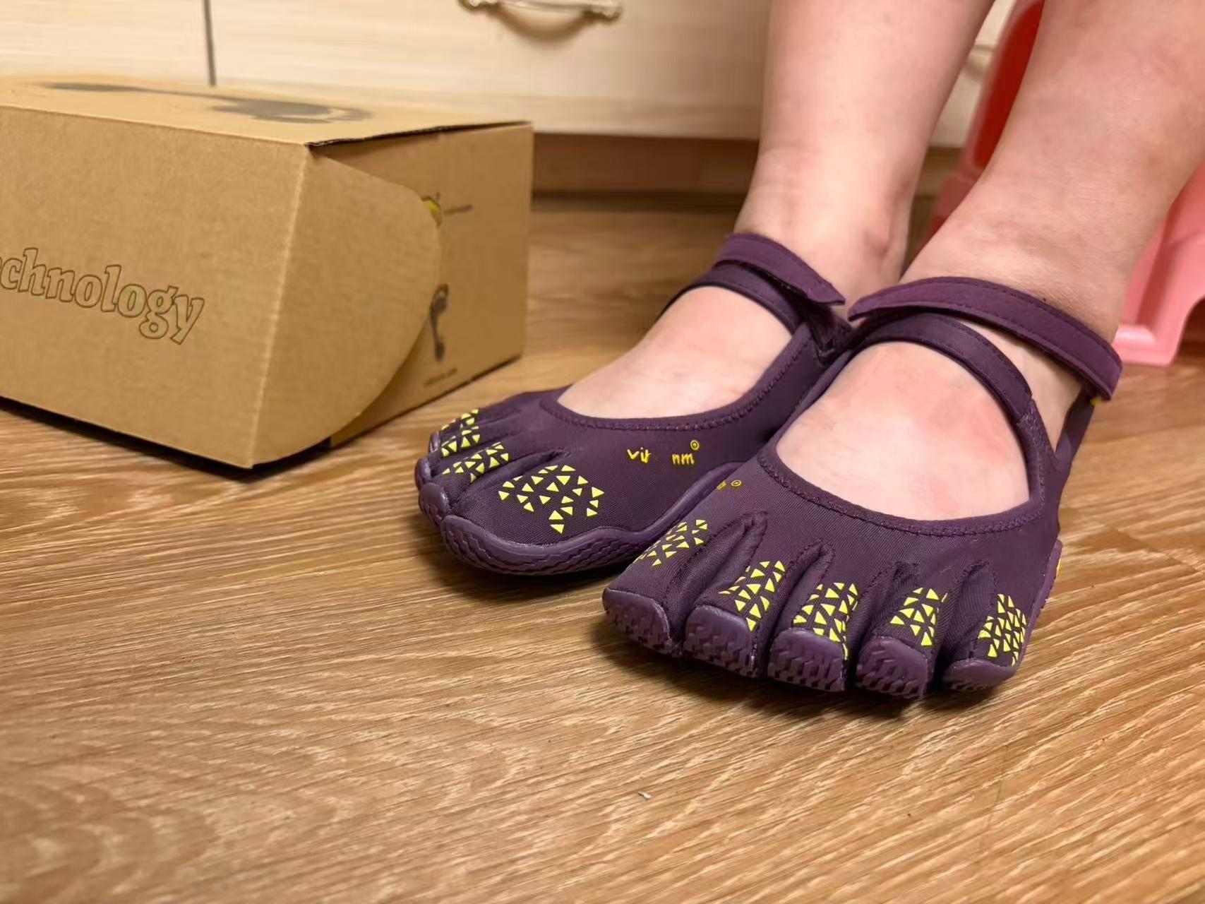 V-you know Unisex Split Toe Box Barefoot Yoga Training Shoes - Wide Toe Space, Soft Flexible, Slip Resistant, Velcro Strips Minimalist Footwear for Men & Women, Ideal for Yoga, Indoor Sports, Barefoot Workout Shoes, Lightweight Breathable Footwear