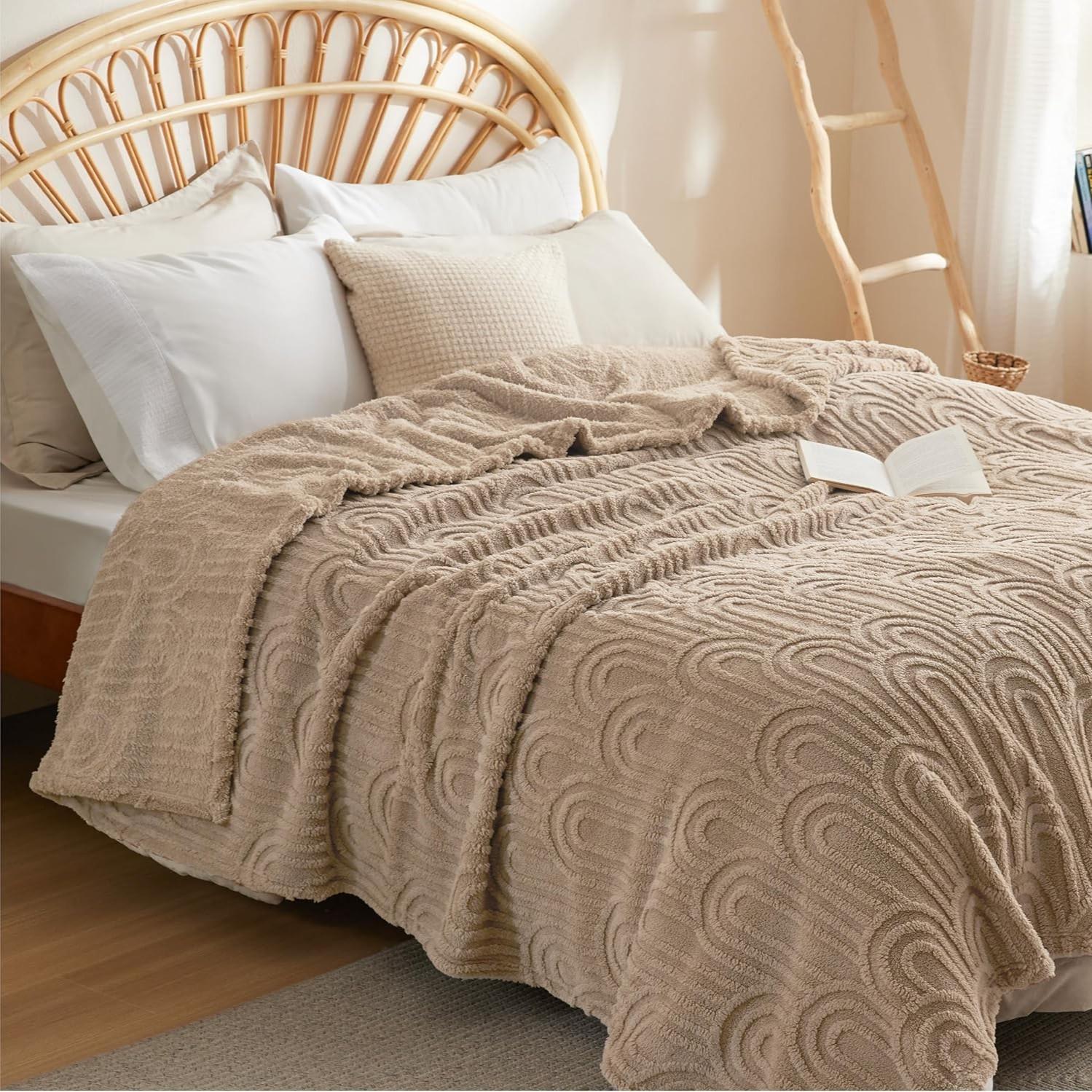 Flannel Fleece Super Soft Cozy Fluffy Throw，Arch Chic Bedding for All Seasons,Soft Fleece Blankets Gifts for Women Mom Girls