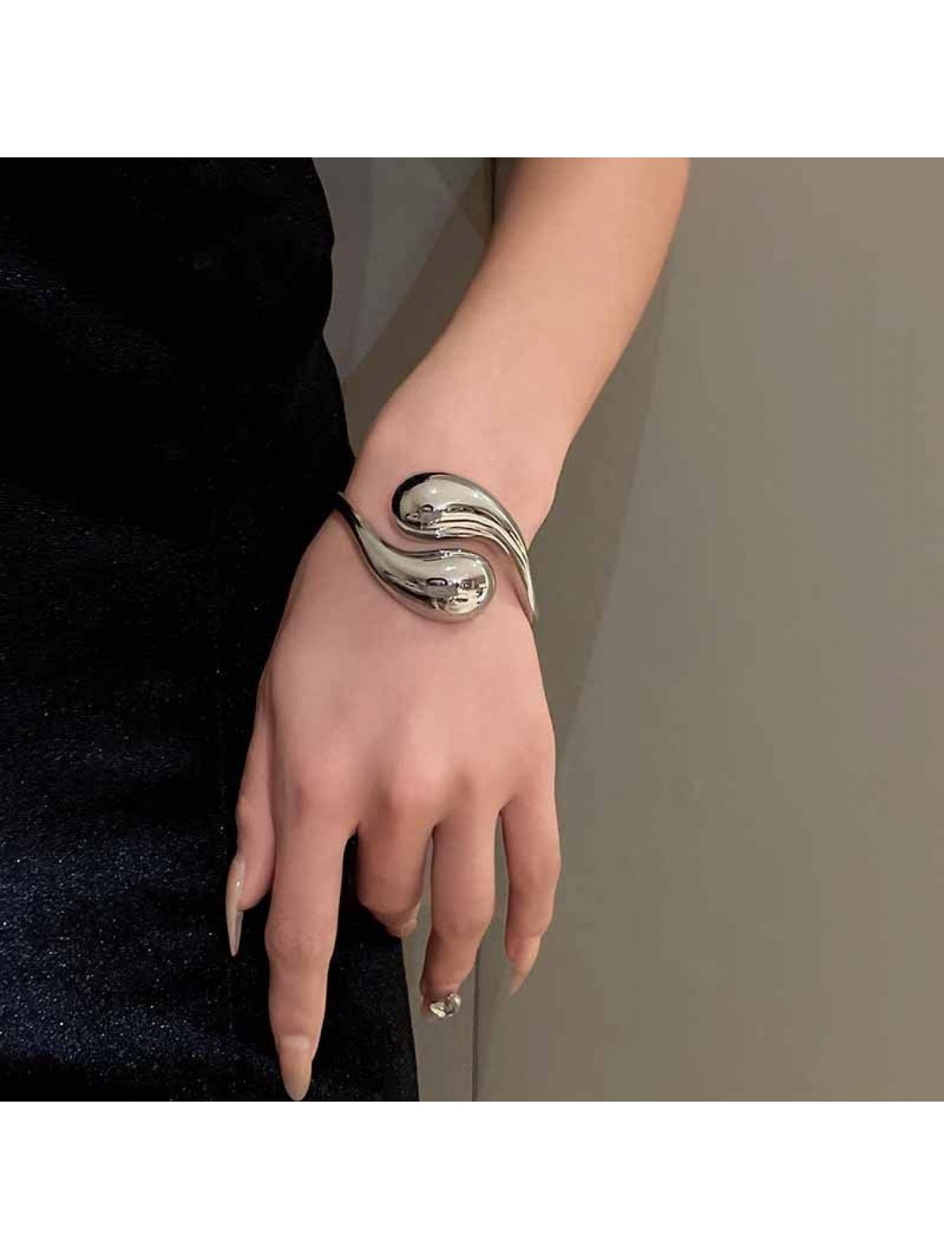 Openable electroplated metal bracelet, jewelry style, light luxury, high-end feel, personalized bracelet, randomly shipped, optional 3 pieces, 6 pieces