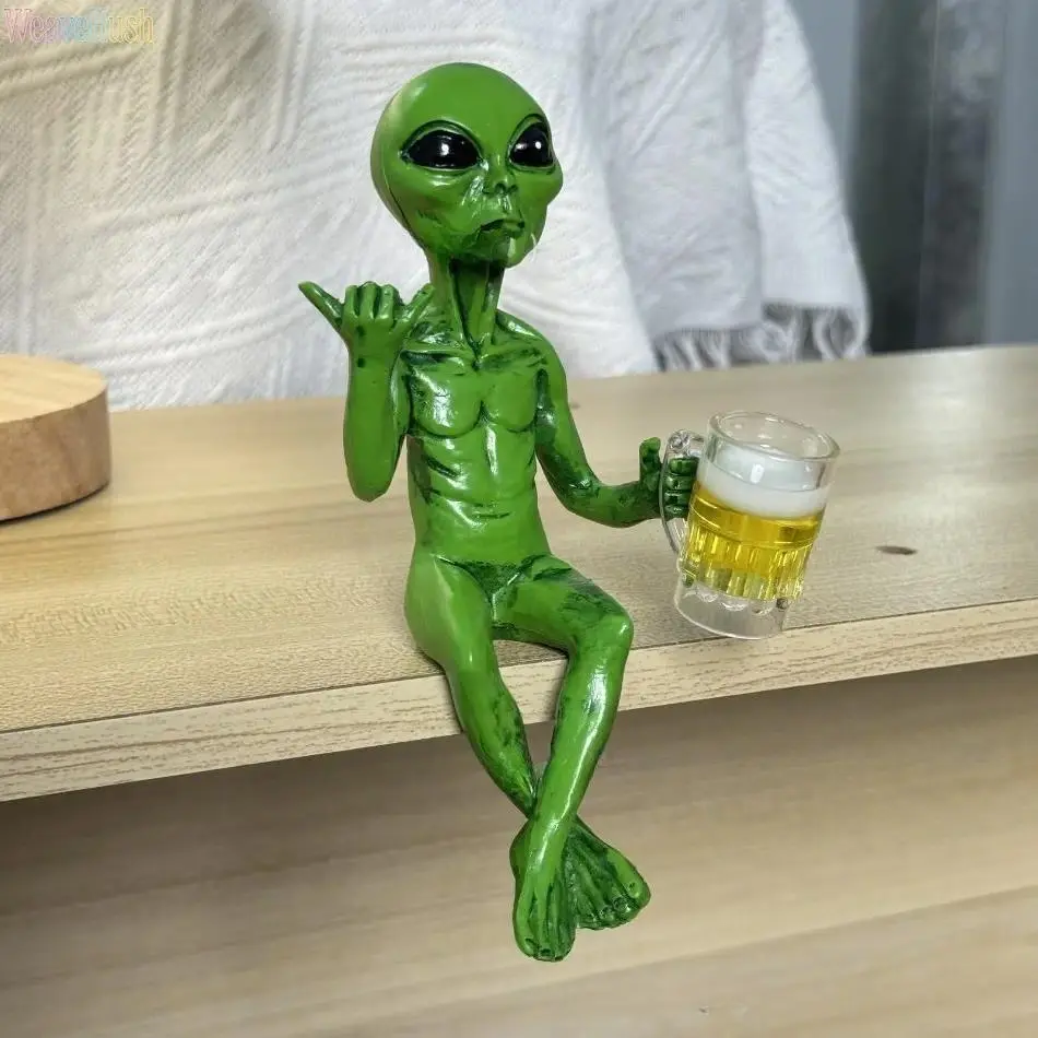 Solid Resin Hand-Painted Shelf Sitting Alien Statue with Beer Mug, Sci-Fi Vibes Funny Extraterrestrial Figurine, Bar Desktop Ornament Gift for Beer Enthusiasts