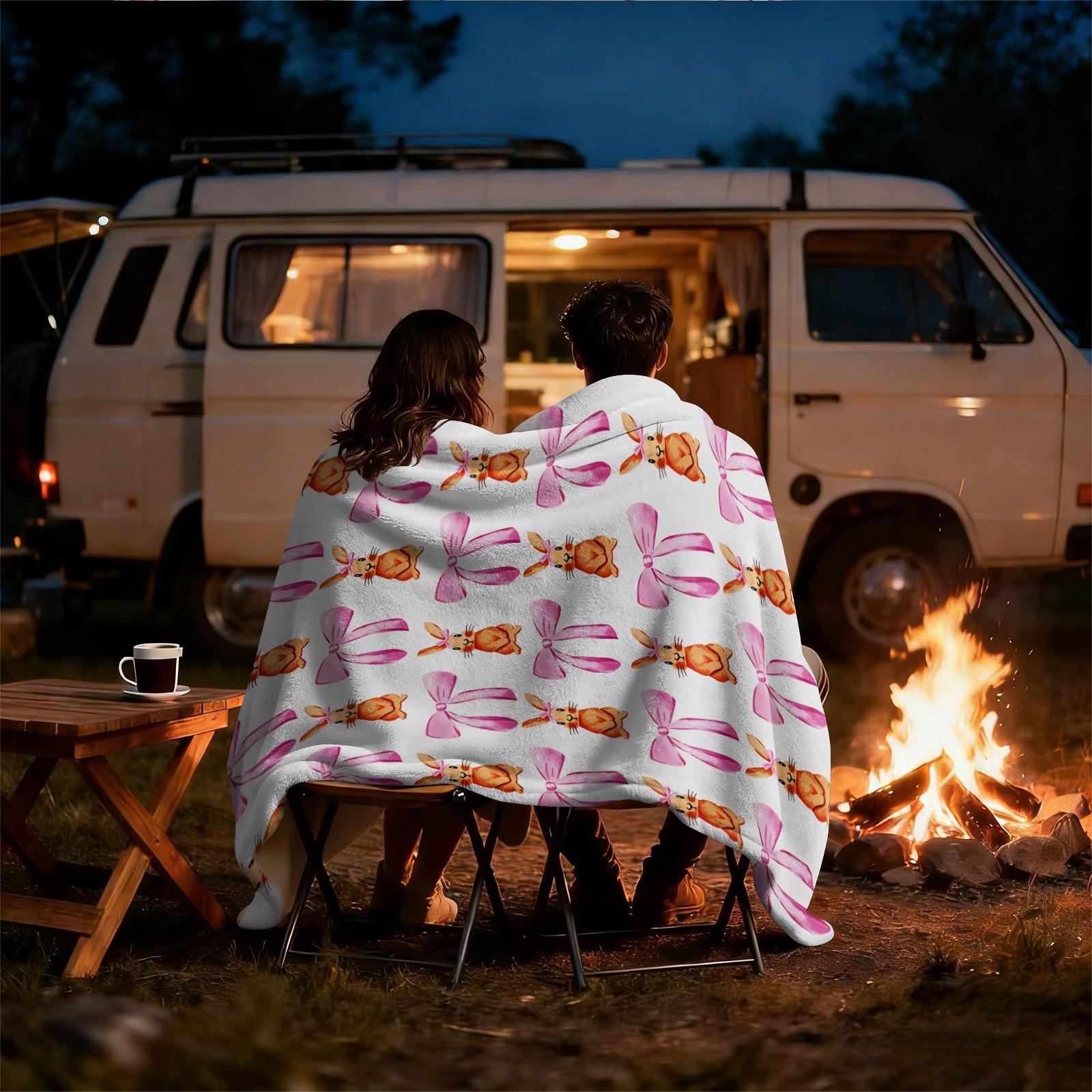 Cute Bunny & Cucumber Print Flannel Throw Blanket, Soft Warm Fleece Blanket with Pink Bow, Cozy Plush Gift Blanket for Couch Bed Sofa, Lightweight Decorative Blanket for All Seasons, Perfect Gift for Friends & Family