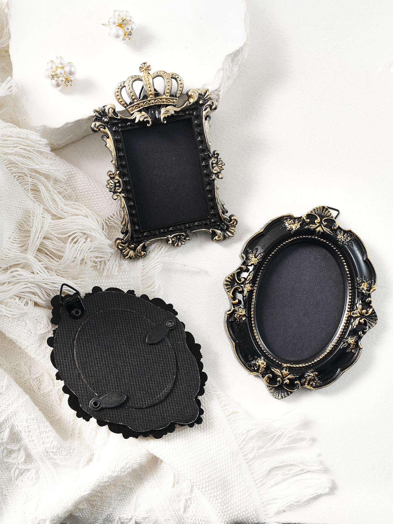 European-style mini hanging photo frame (can hold photos) vintage photo prop suitable for DIY wall decoration