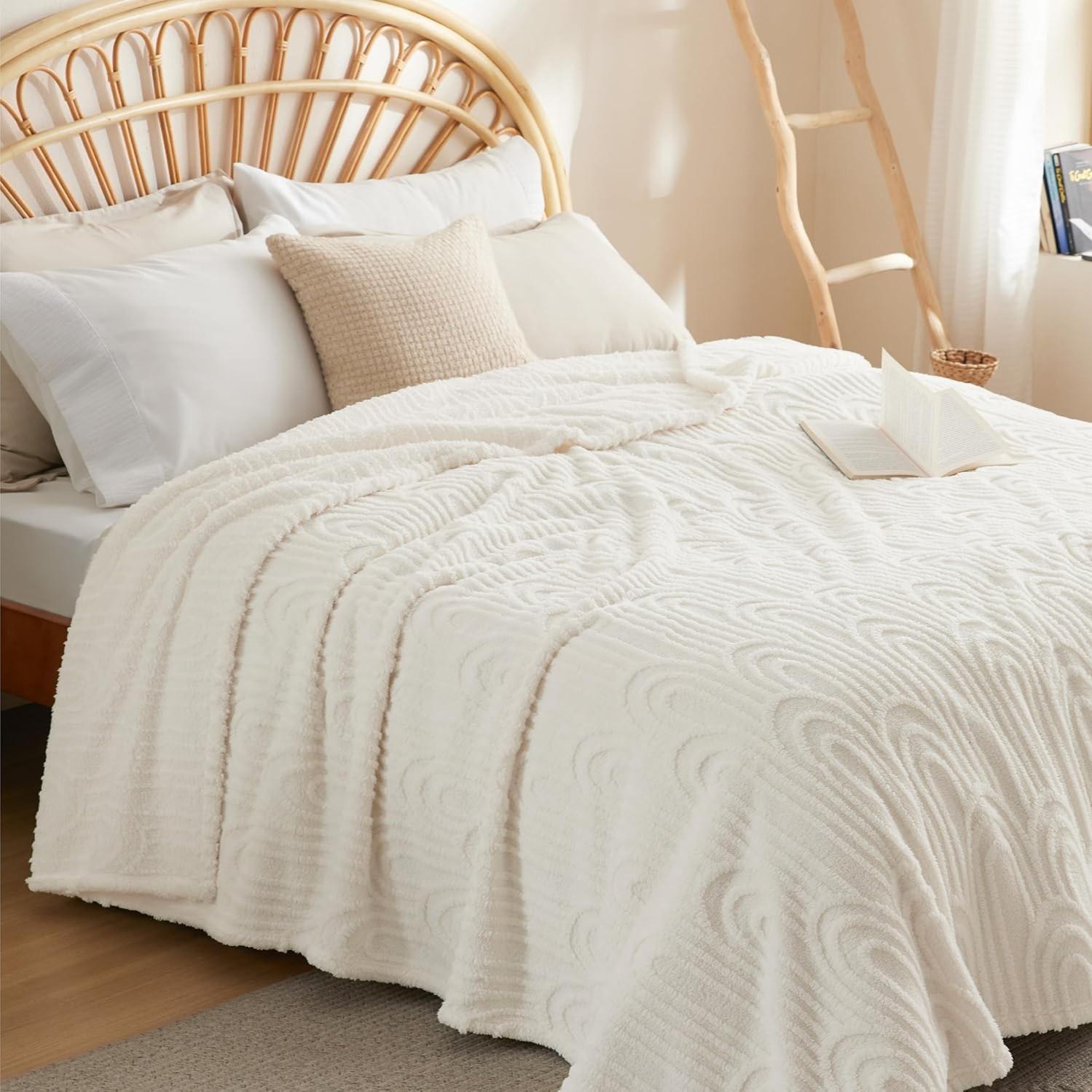 Flannel Fleece Super Soft Cozy Fluffy Throw，Arch Chic Bedding for All Seasons,Soft Fleece Blankets Gifts for Women Mom Girls