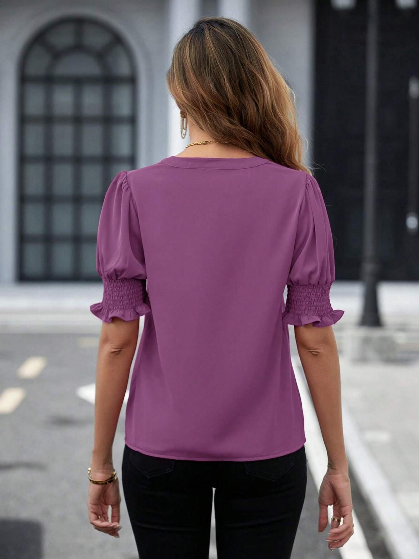 A stylish and elegant women's solid color V-neck T-shirt, suitable for daily wear, commuting, and outings, perfect for summer.